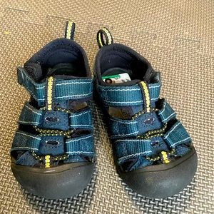 Keens sandals 6C